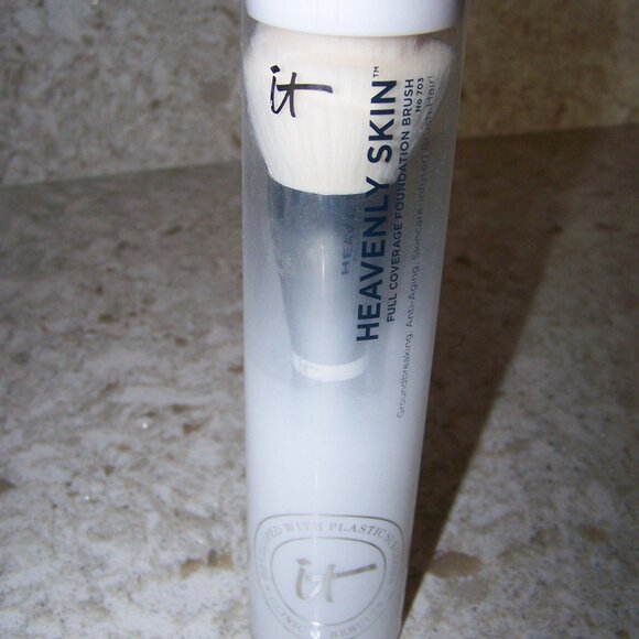 it cosmetics Other - It Heavenly Skin Foundation Brush